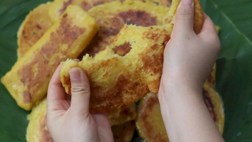They offer a crunchy crust with a soft, slightly sweet interior – perfect on a cold morning